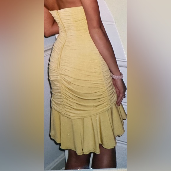 BCBG Cocktail/Prom Yellow Dress 🍋🌼💛⭐️ - Picture 3 of 8